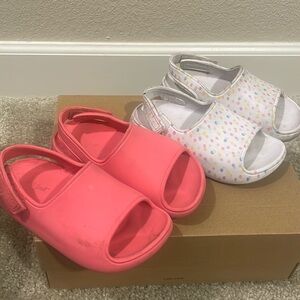 2 pairs of cat & jack slide